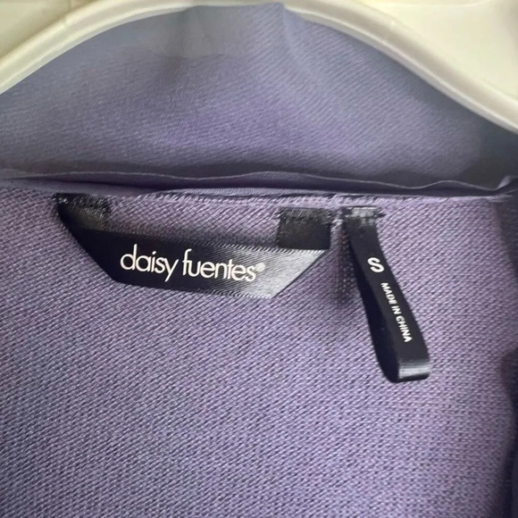 Daisy Fuentes‎ Satin Trim Long Sleeve Vneck Lightweight Cardigan Size Small - Picture 7 of 10